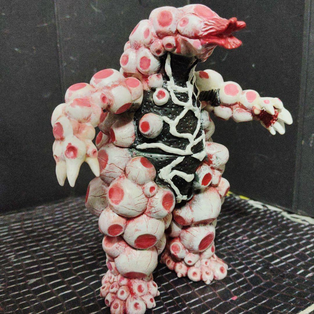 上野淳子ウルトラ怪獣ジョバリエ.マグニア