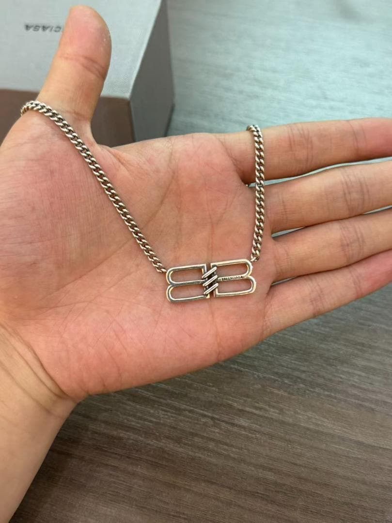 シルバー チェーンネックレス ロゴプレート付き