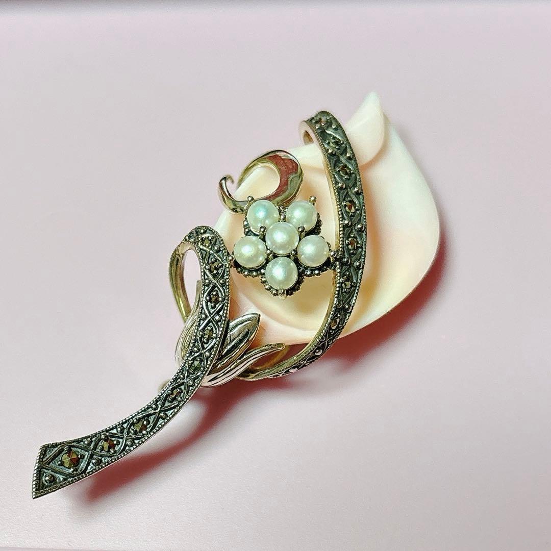 【碌山】コンクシェル　ピンクシェルの１輪のカラー　ペンダントブローチ