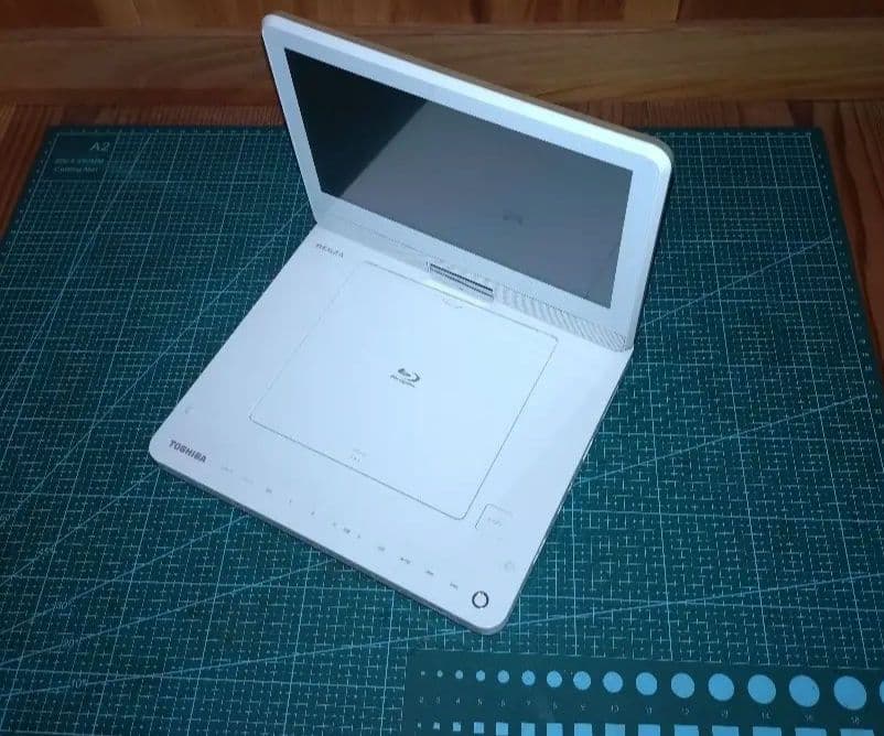 ポータブルブルーレイプレイヤーとBOSEスピーカーセット