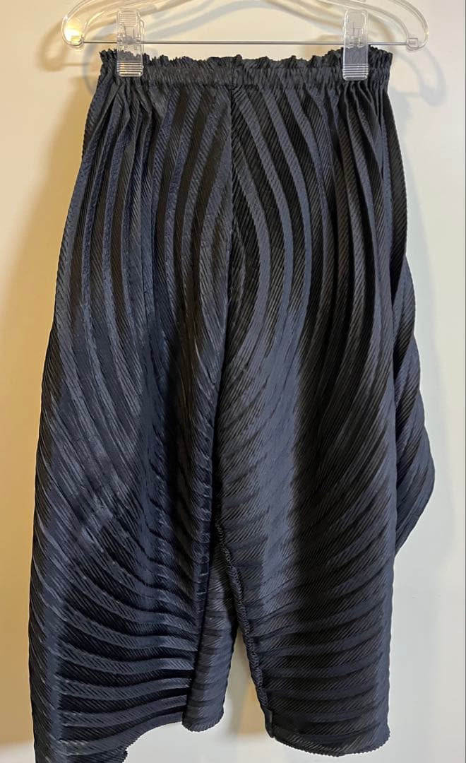 イッセイミヤケ ガウチョパンツ ブラック