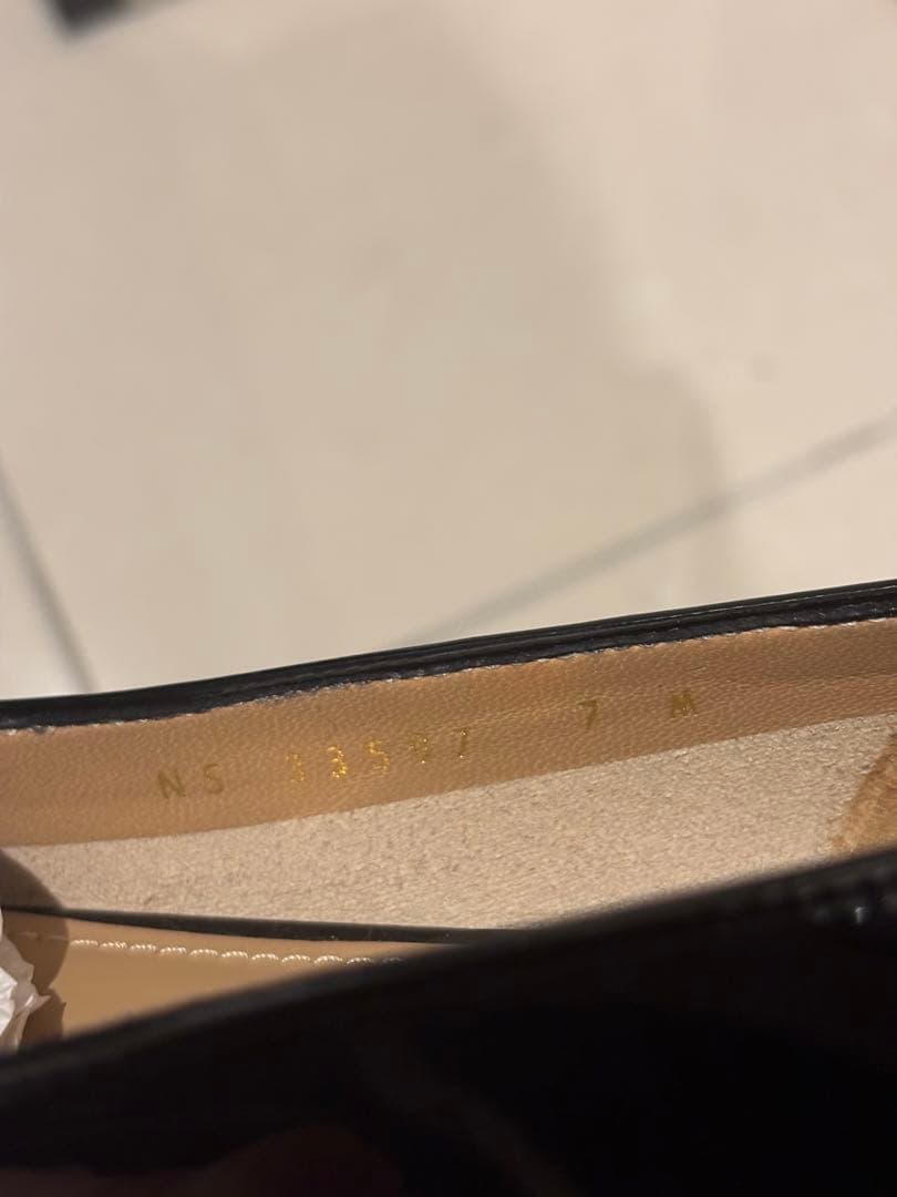 FERRAGAMO ブラックフラットシューズ