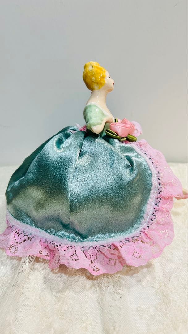 ハーフドール　ピンクッション　脚付き　ヴィンテージ品