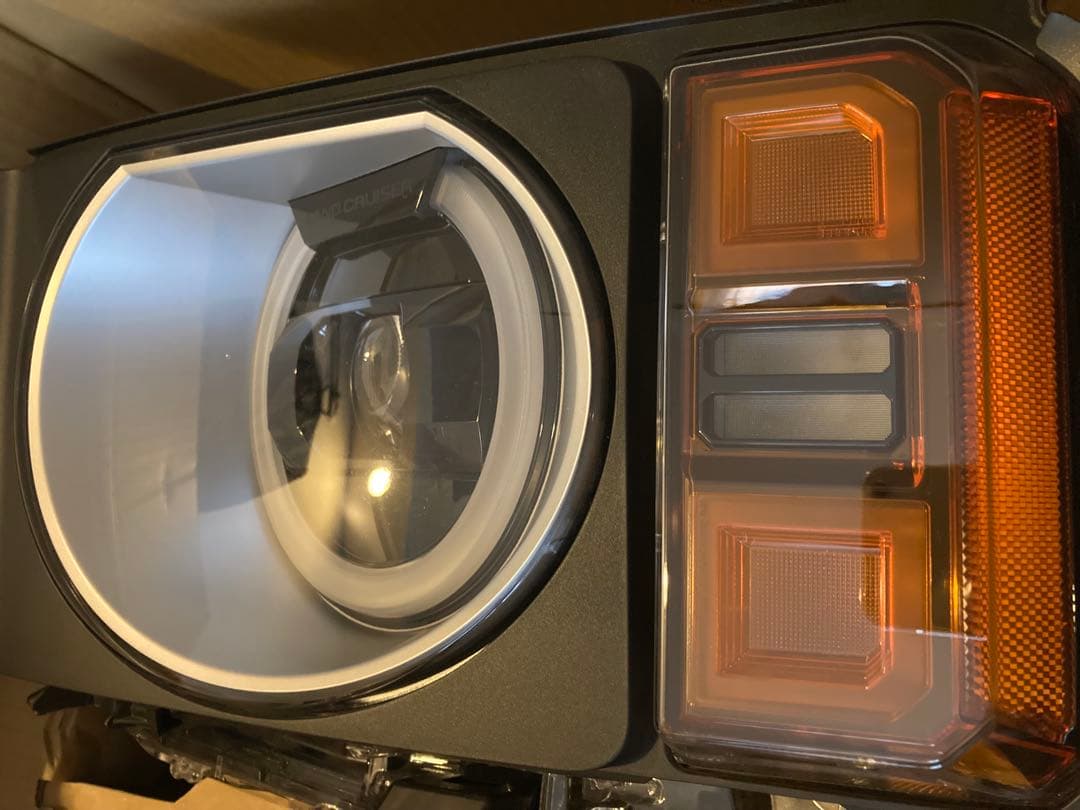 ランドクルーザー250 丸目ヘッドライト左右