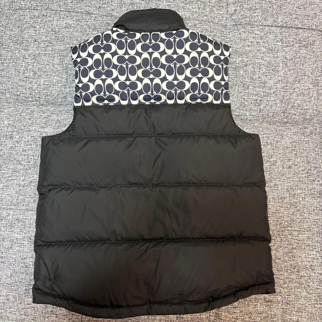 [美品]コーチ　ロゴ入りダウンベスト