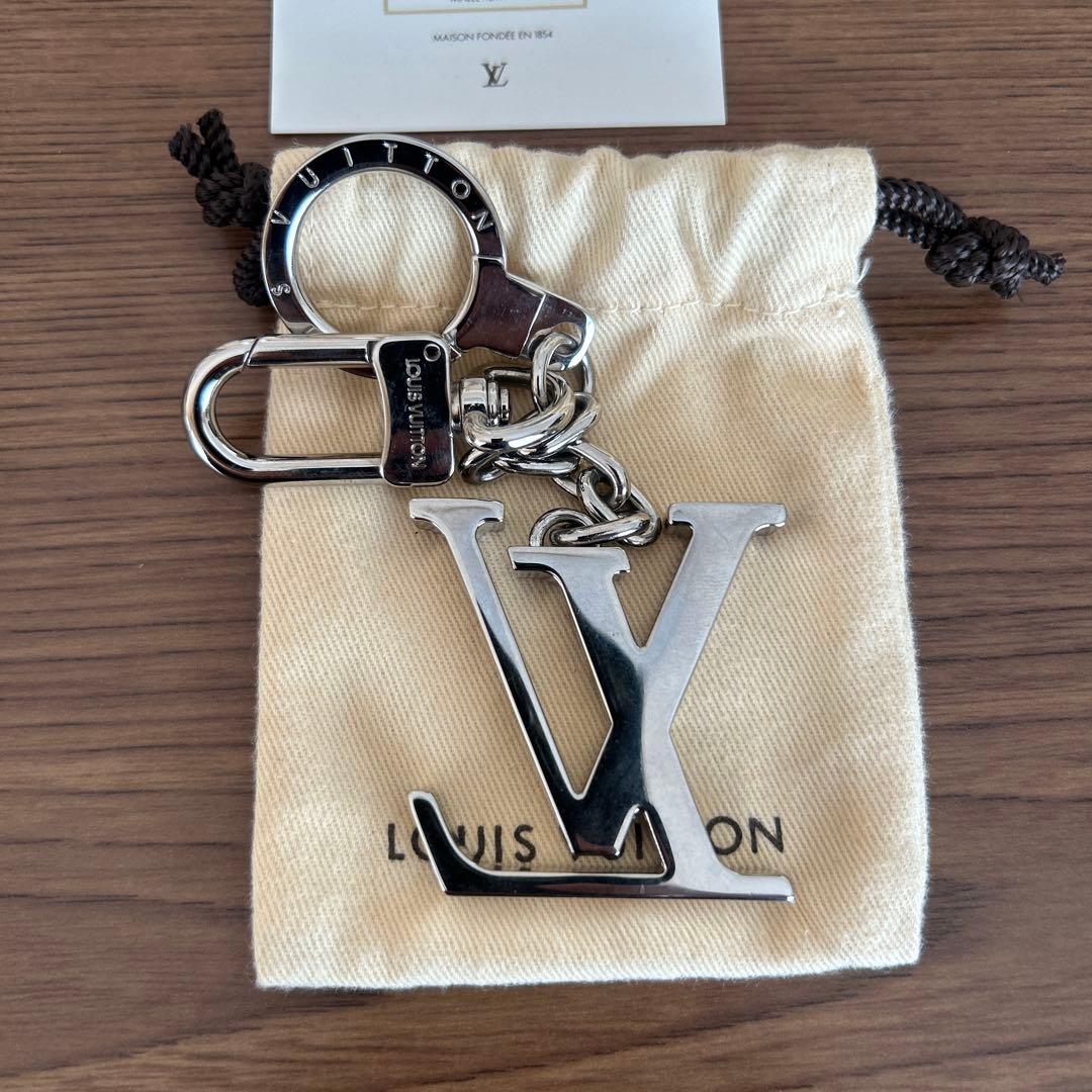 LOUIS VUITTON ルイヴィトン ポルト クレ・イニシャル キーホルダー