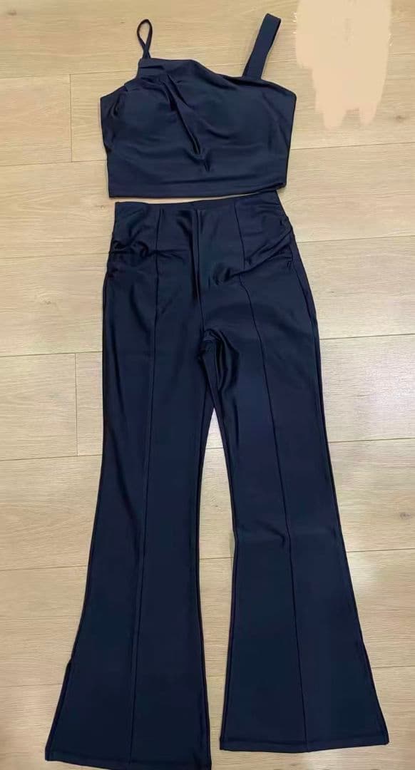 新品未使用【SUKALA】シャインストレッチフィットフレアパンツ Lサイズ