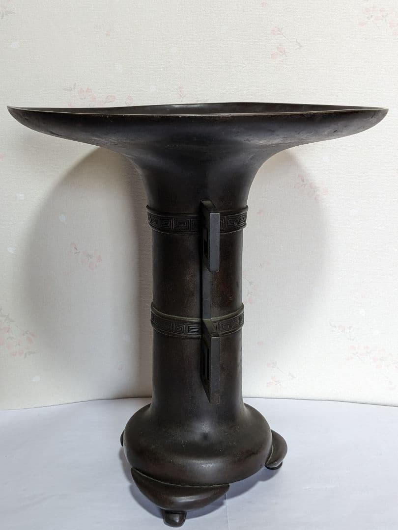 ♦古作 古銅 鎚起 盤口形 雷文様形双耳 三足 花器 大正時代 明治時代 骨董品