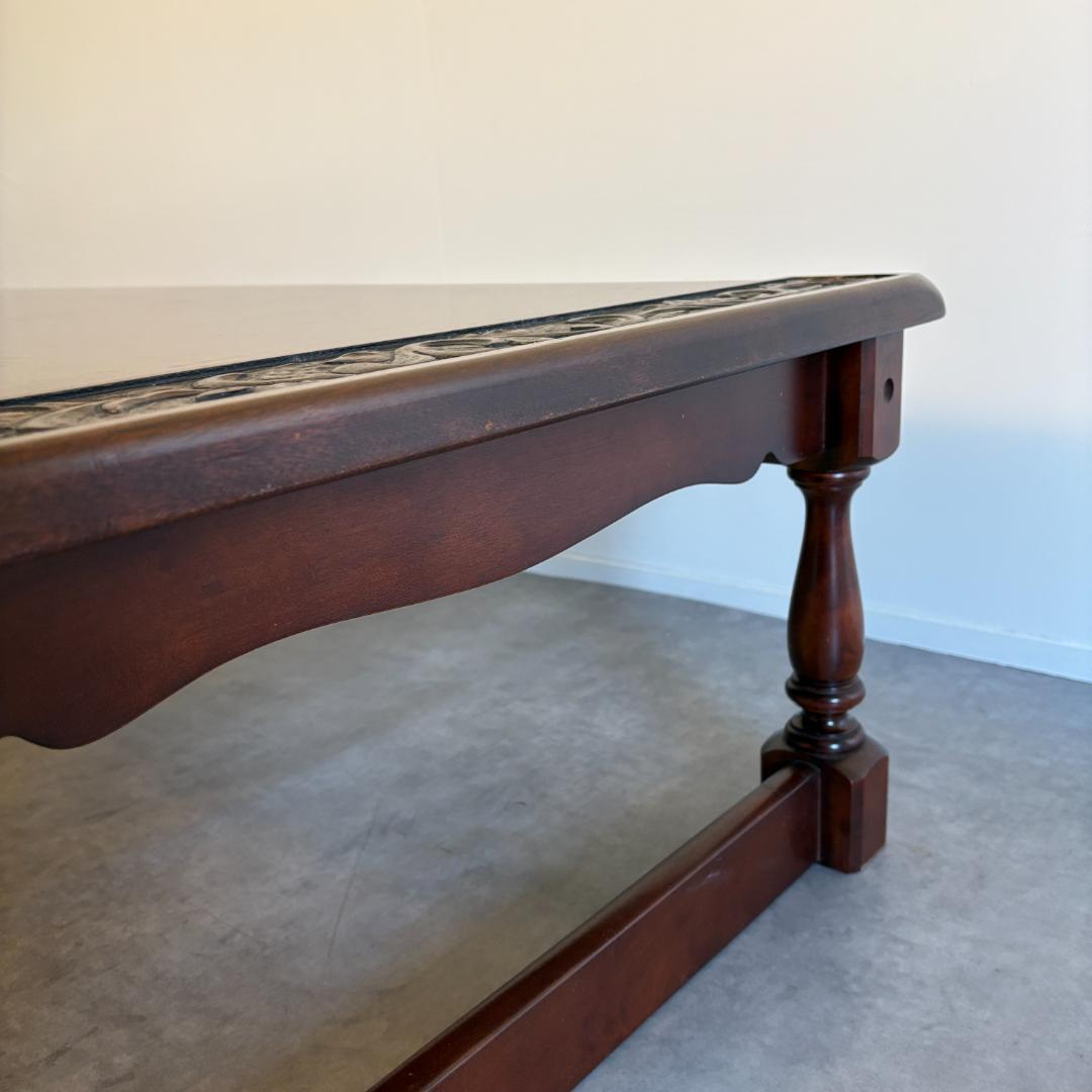 ヴィンテージ 木製センターテーブル 彫刻入り