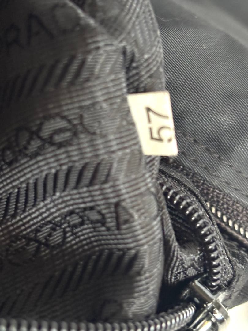 PRADA プラダ ブラック ナイロンショルダーバッグ 三角ロゴ