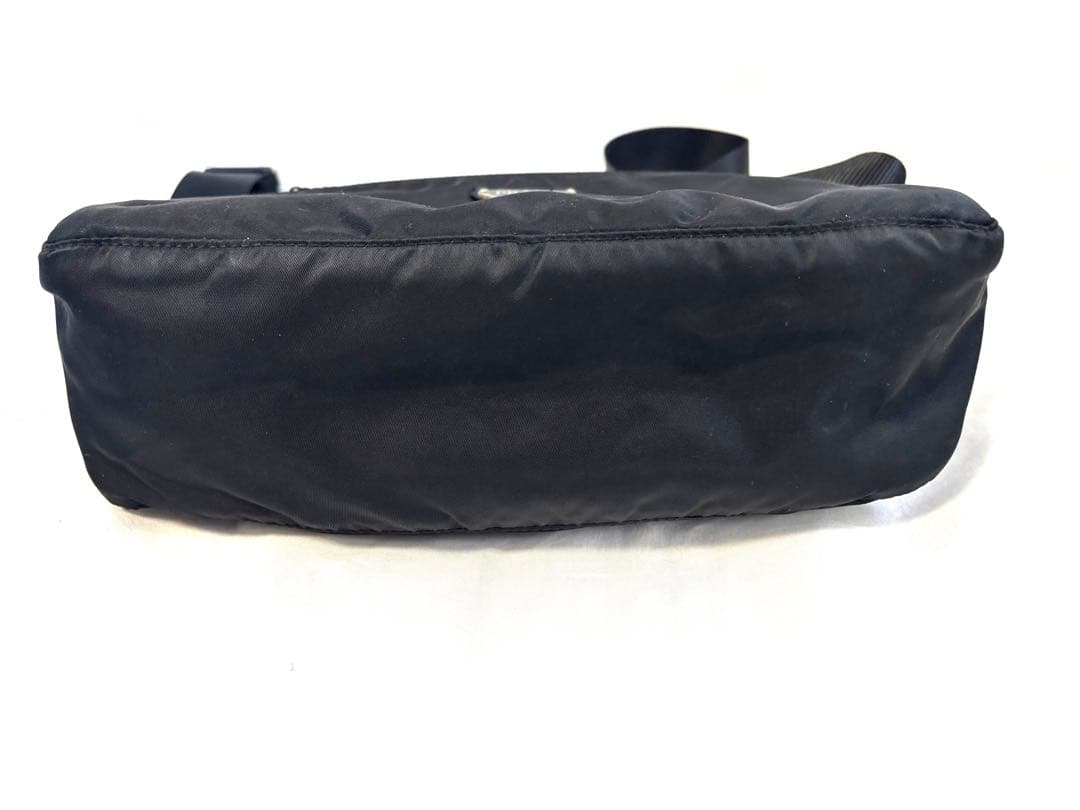 PRADA プラダ ブラック ナイロンショルダーバッグ 三角ロゴ