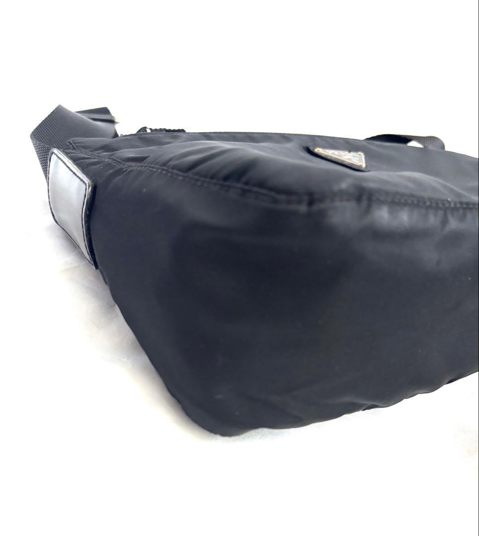 PRADA プラダ ブラック ナイロンショルダーバッグ 三角ロゴ