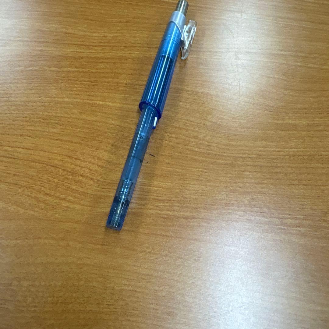 青いクリアボディ シャープペンシル