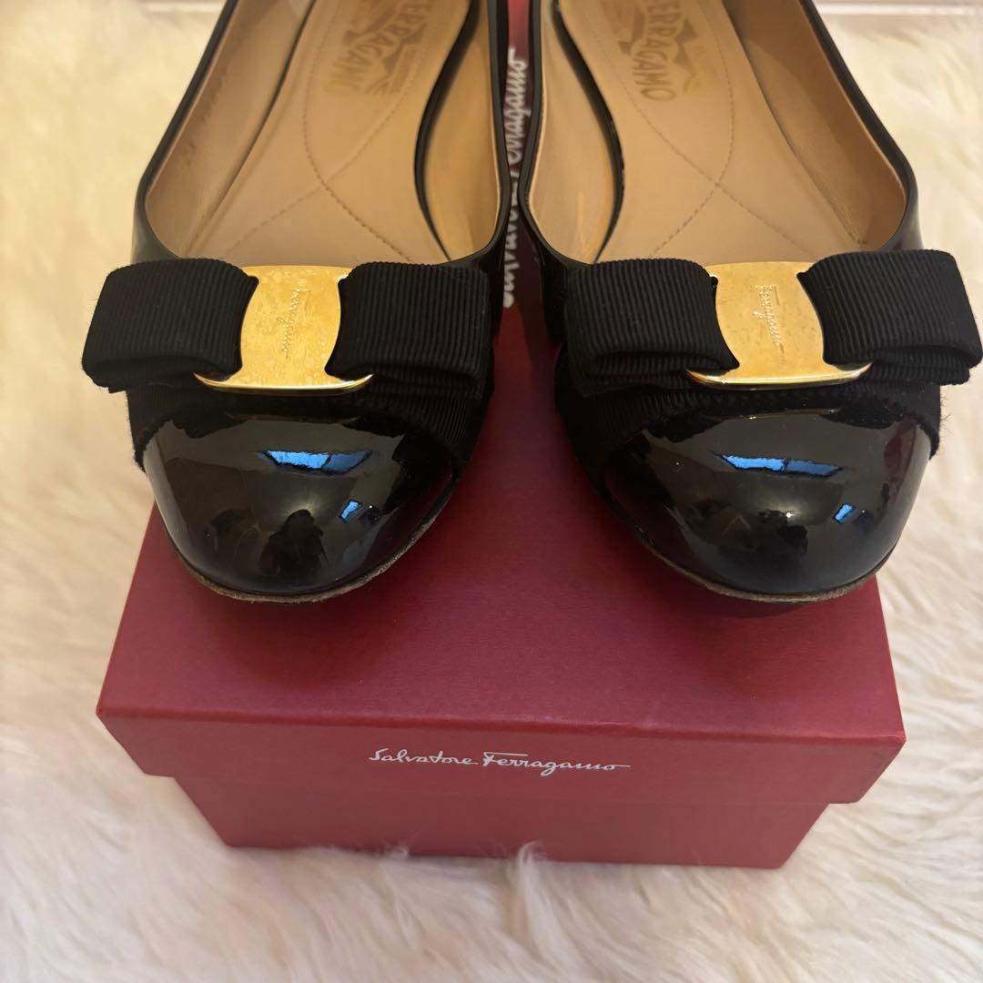 週末セール！Ferragamo フラットシューズ ヴァリナ ブラック