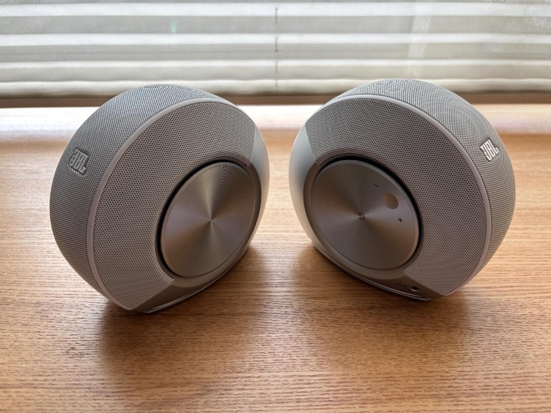 JBL Pebbles バスパワードスピーカー シルバー(台数限定カラー)