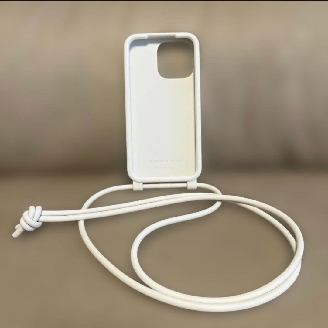 【BOTTEGA VENETA】 iPhone13proケース ホワイト