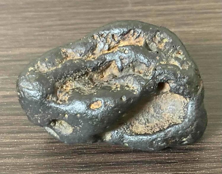 なんと！超特価！8,000円！少し大きめで、横笛になる希少な美しい神秘の隕石！