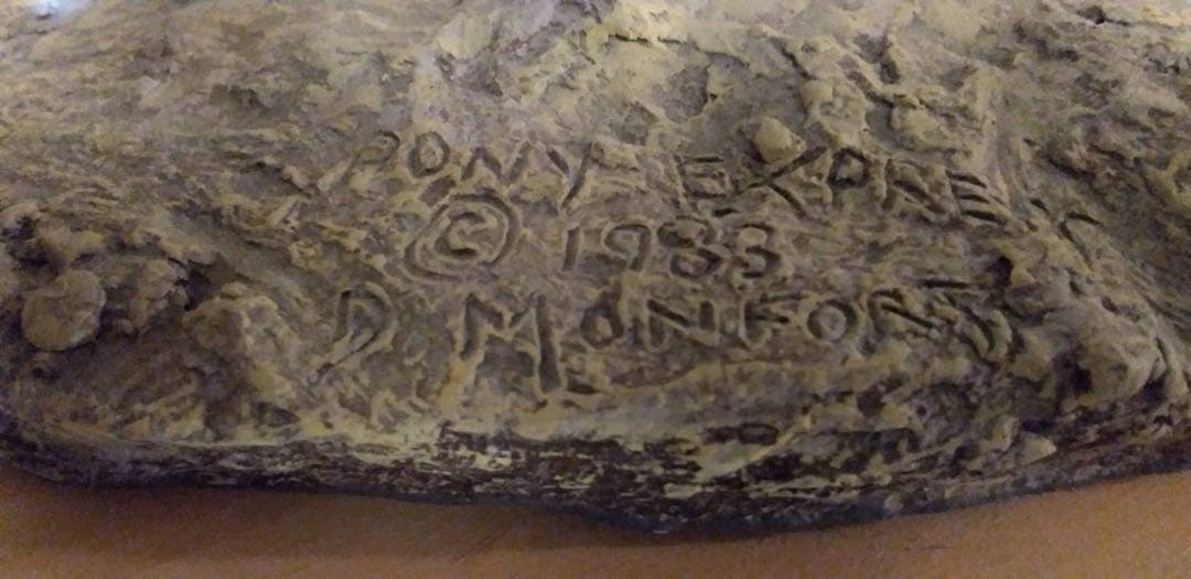 「Pony Express」 古き良きアメリカの大陸横断の速達郵便の彫刻