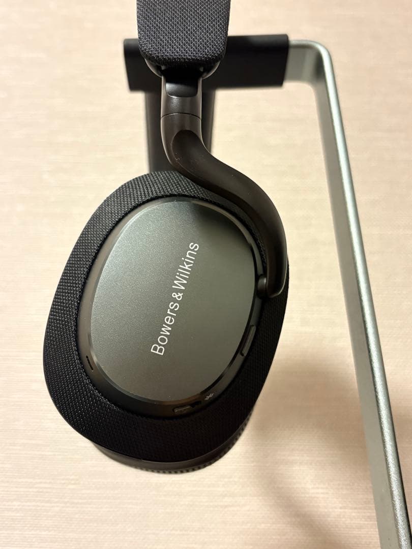 Bowers ＆ Wilkins Px7 S3（スタンド付き）
