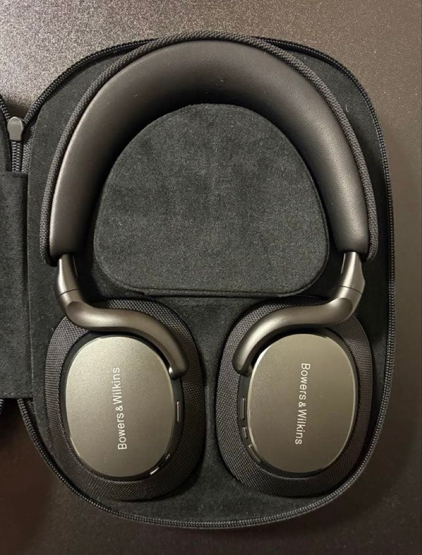 Bowers ＆ Wilkins Px7 S3（スタンド付き）