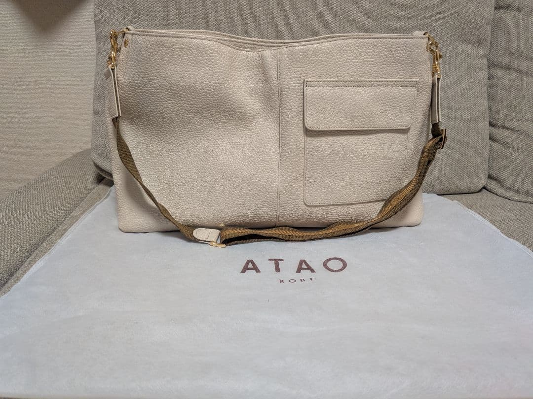 ATAO ホワイト ショルダーバッグ