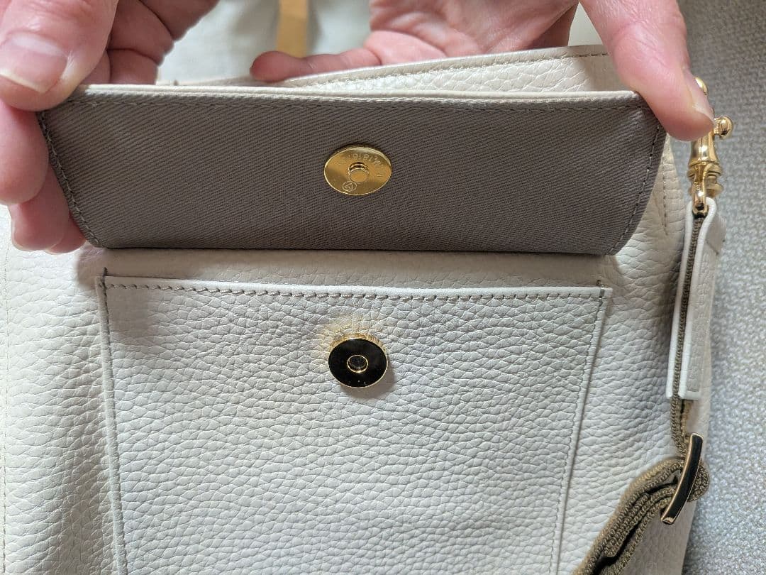 ATAO ホワイト ショルダーバッグ