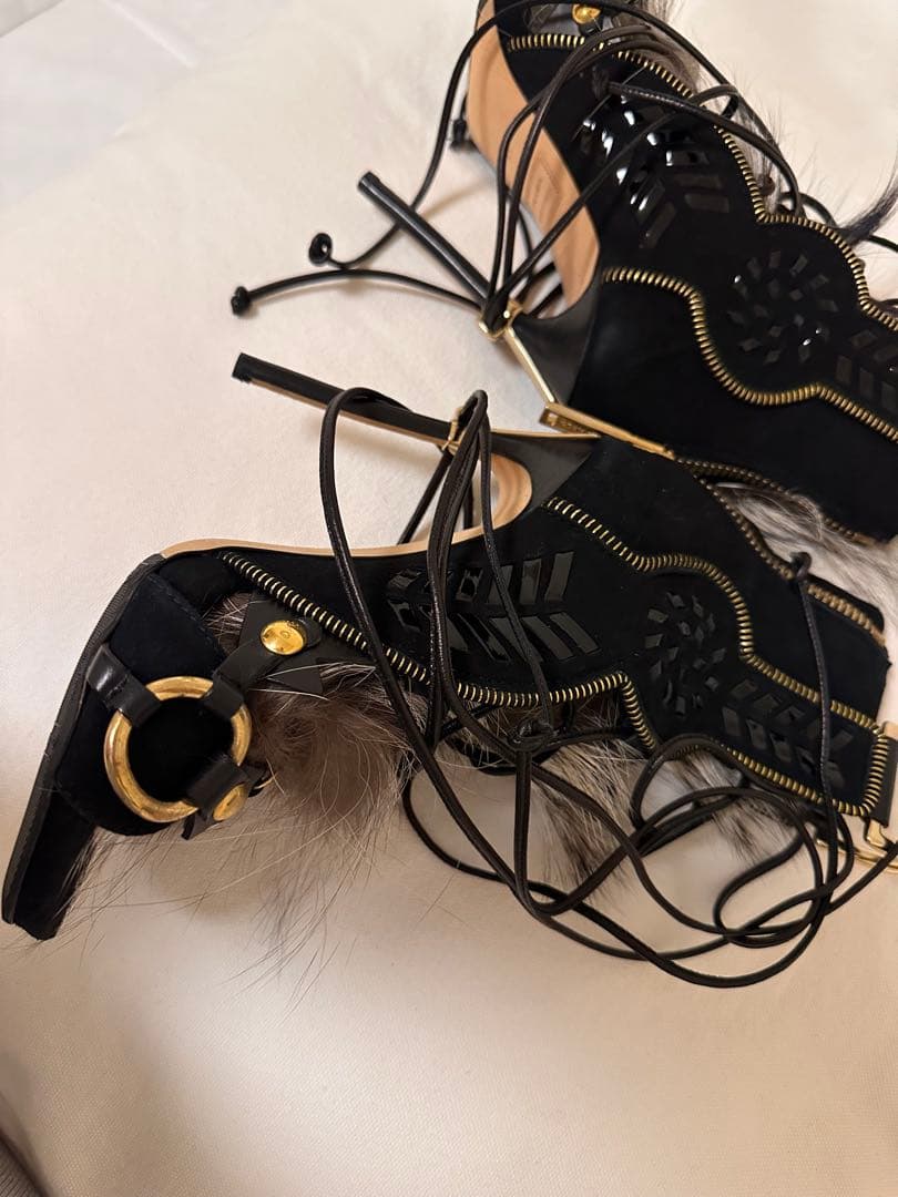 ファー付きレースアップサンダル