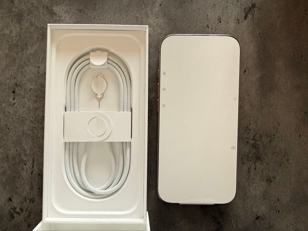 iPhone 16pro 1tb デザートチタニウム　Apple新品未使用