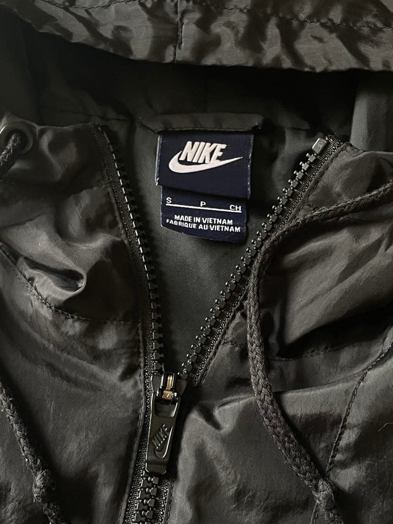 NIKE フード付き ブラック ウィンドブレーカー S