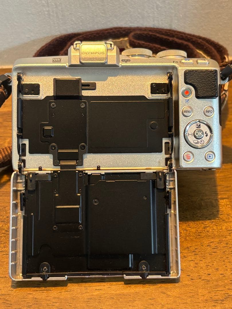 OLYMPUS PEN Lite E-PL7 ミラーレス一眼