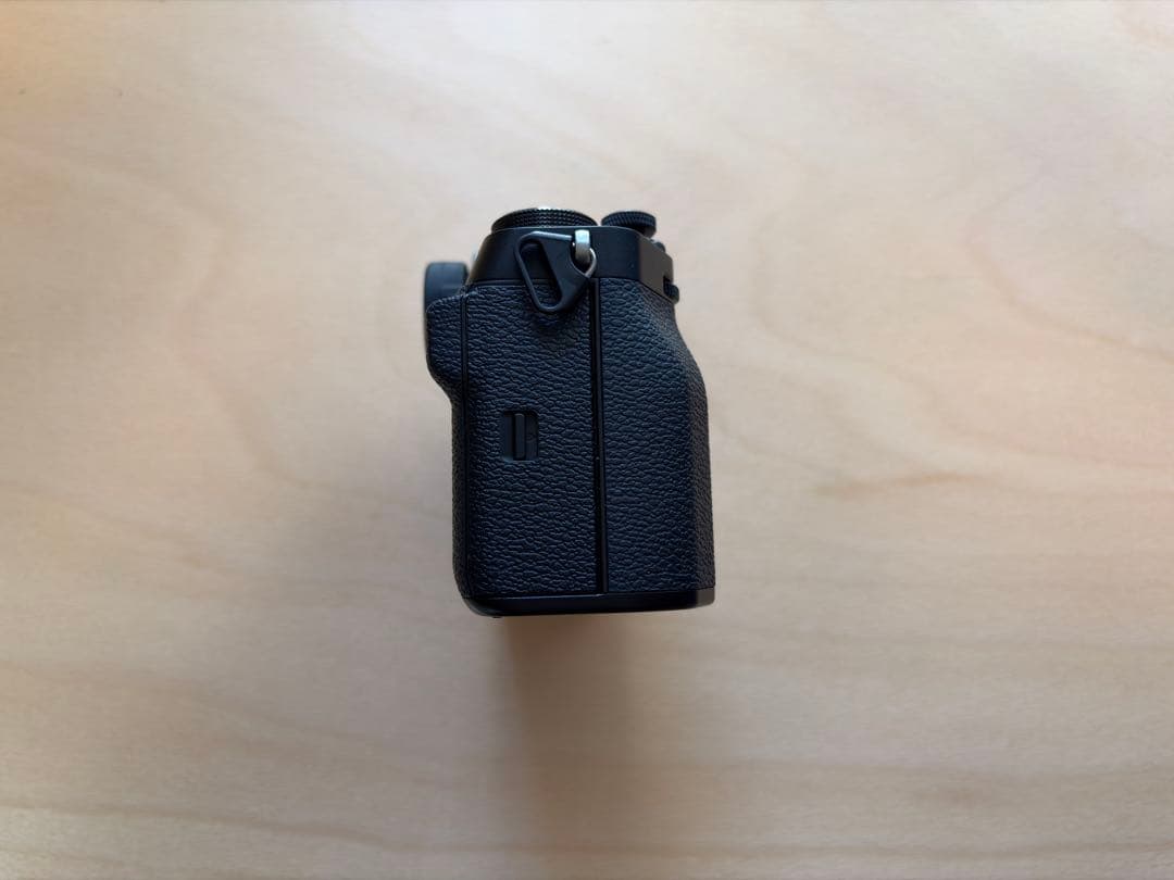 【極美品】富士フイルム X-T5 ボディ シャッター6,742回 多言語モデル