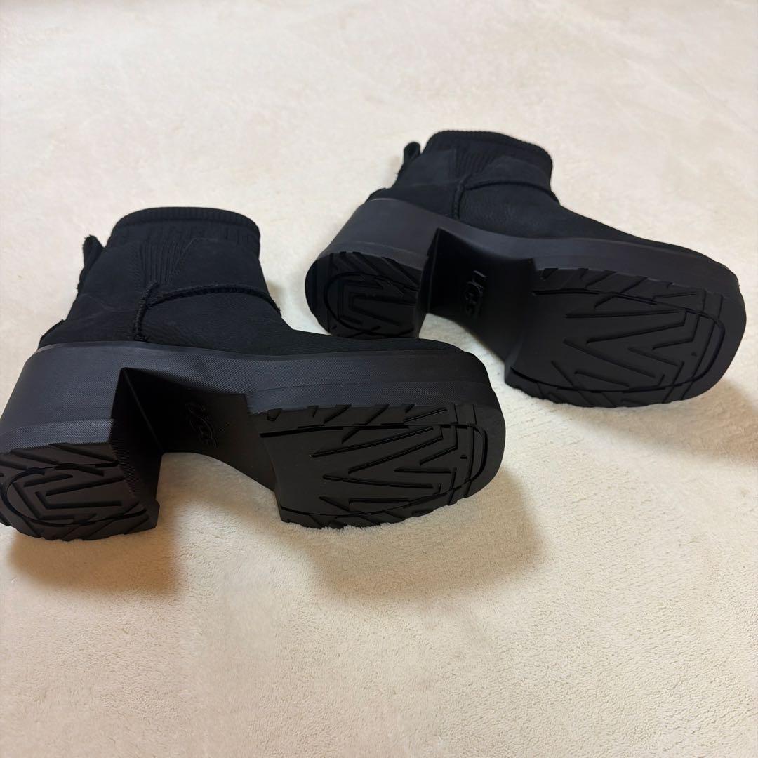 正規品　UGGモクシーチェルシー　23.5センチ