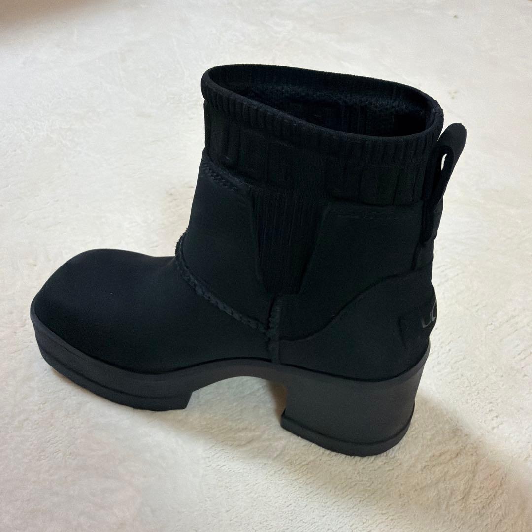 正規品　UGGモクシーチェルシー　23.5センチ