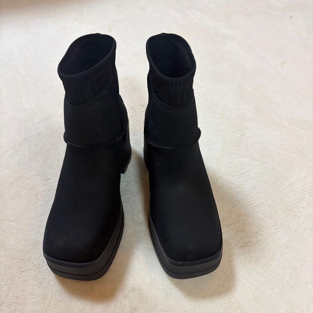 正規品　UGGモクシーチェルシー　23.5センチ