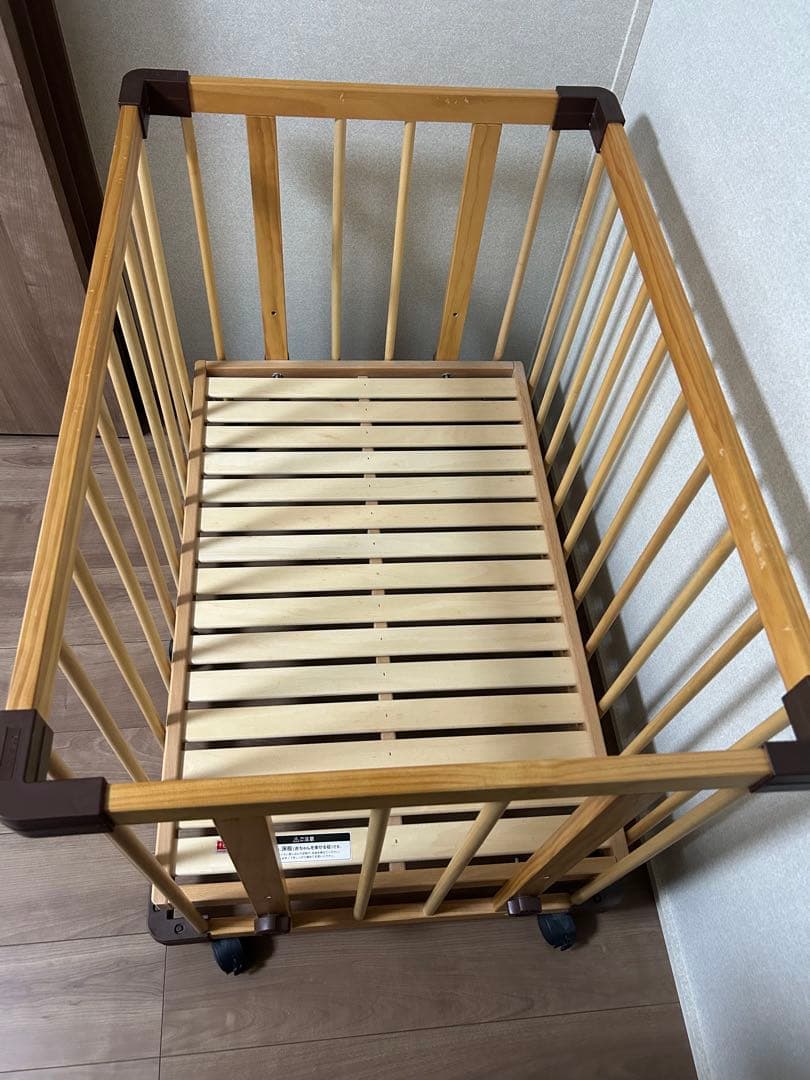 ファルスカ ベッドサイドベッド キャスター付き