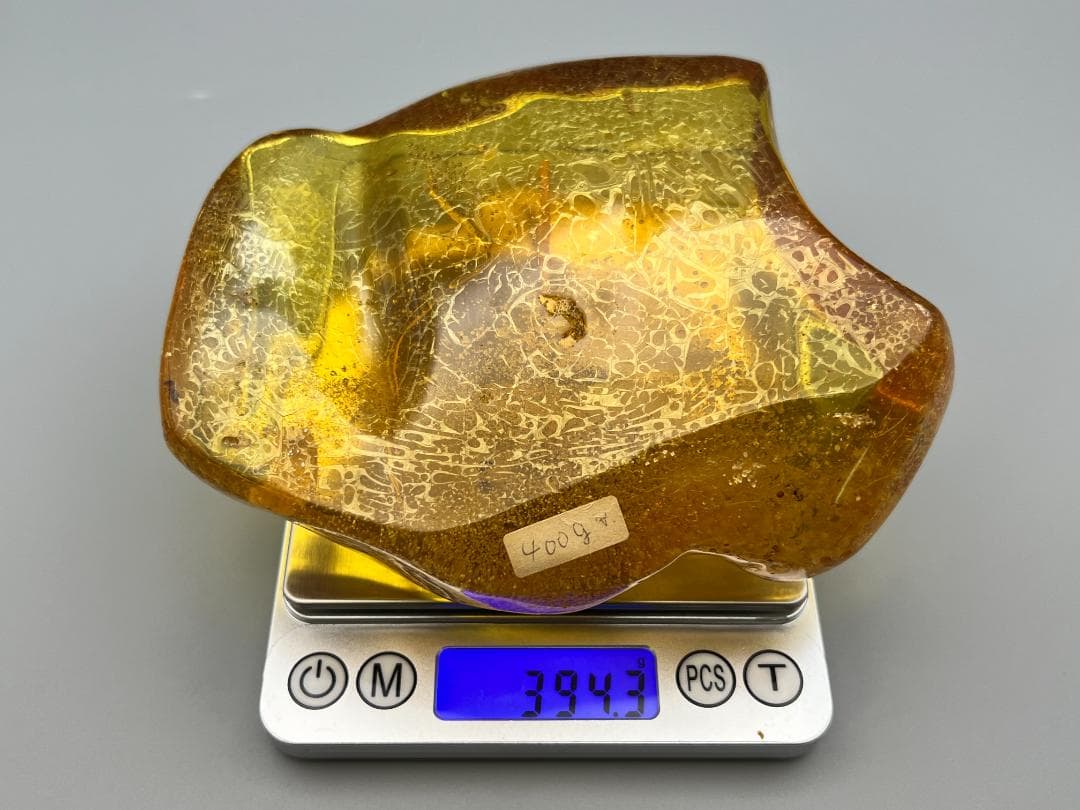 ビックサイズ　虫入り琥珀　大量な気泡を内包　バルティックアンバー　バルト海沿岸