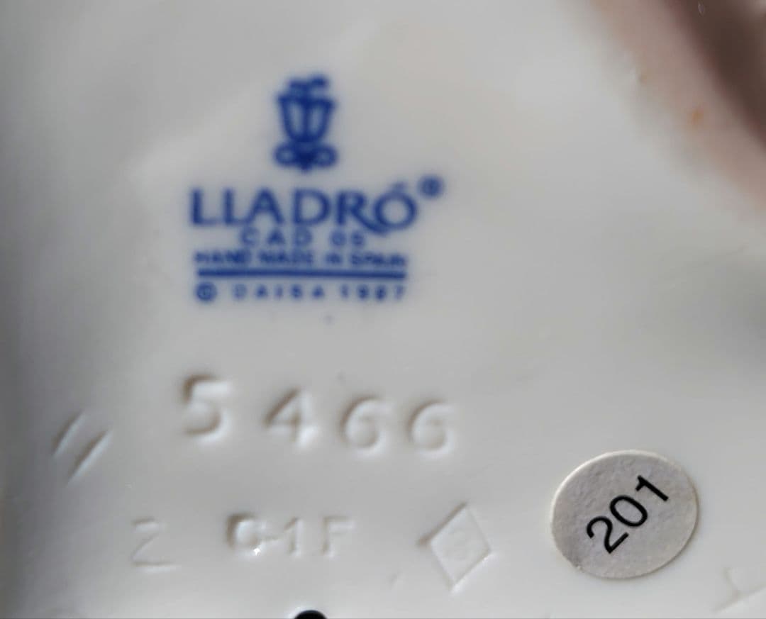 Lladro 電話をかける少女像 S466