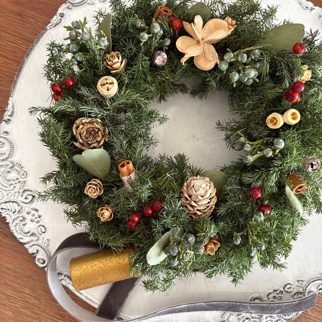 コニファーのクリスマスリース　ベル付き　ドライフラワー