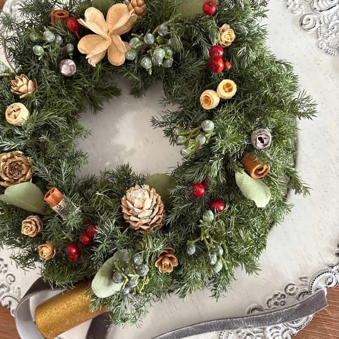 コニファーのクリスマスリース　ベル付き　ドライフラワー