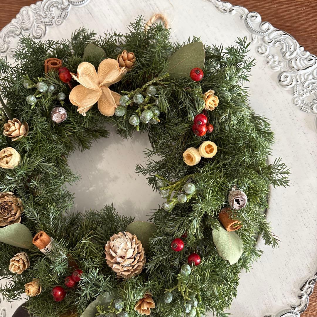 コニファーのクリスマスリース　ベル付き　ドライフラワー