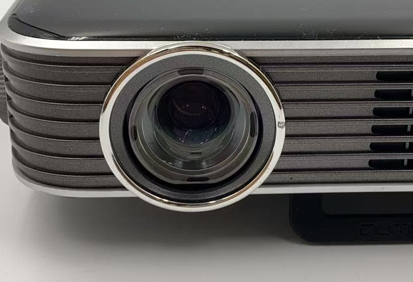 Vivitek QUMI プロジェクター QUMI-Q8-BK ▲ 動作品！中古