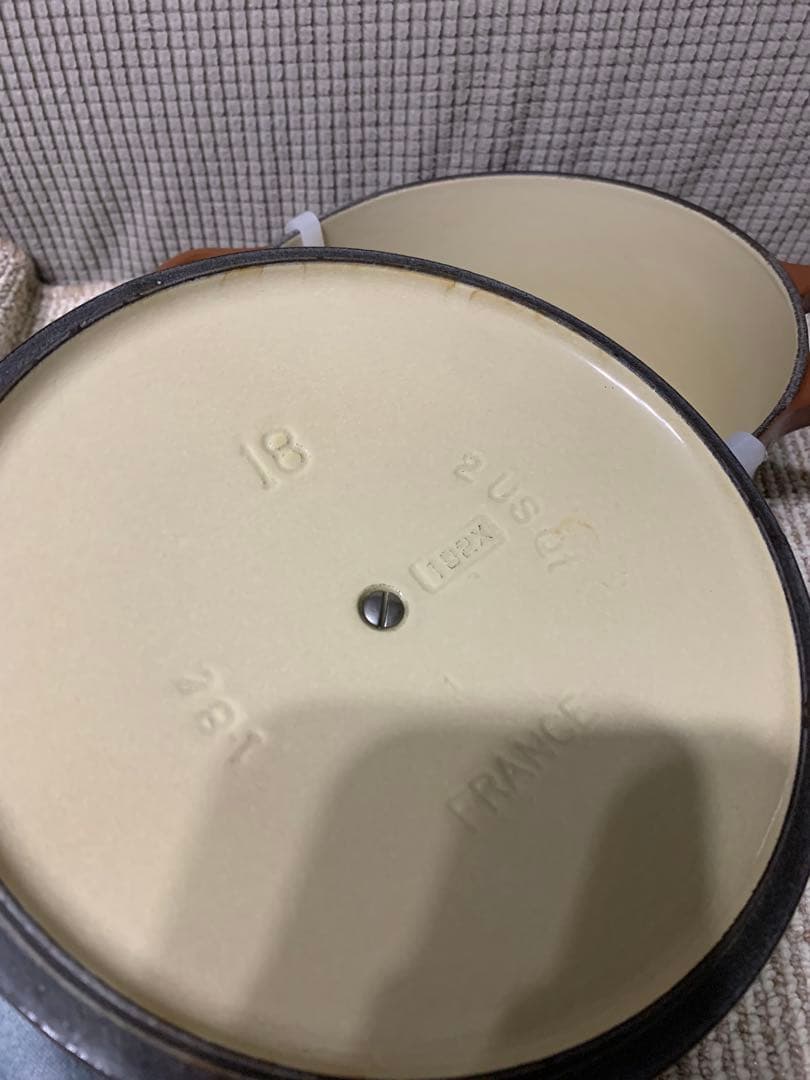 LE CREUSETココットロンドブラウン 両手鍋 18cmルクルーゼ