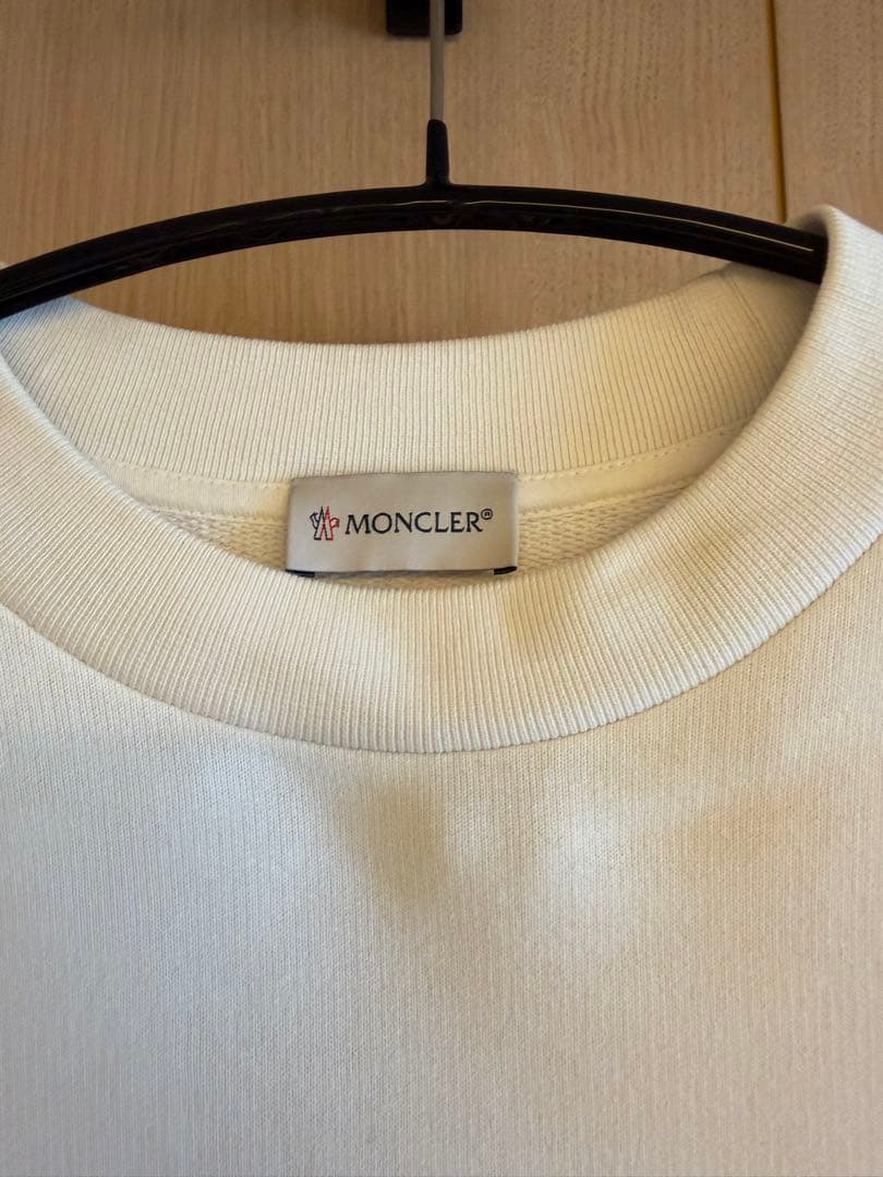 モンクレールのロゴパッチ付きコットンスウェットシャツ　ホワイト