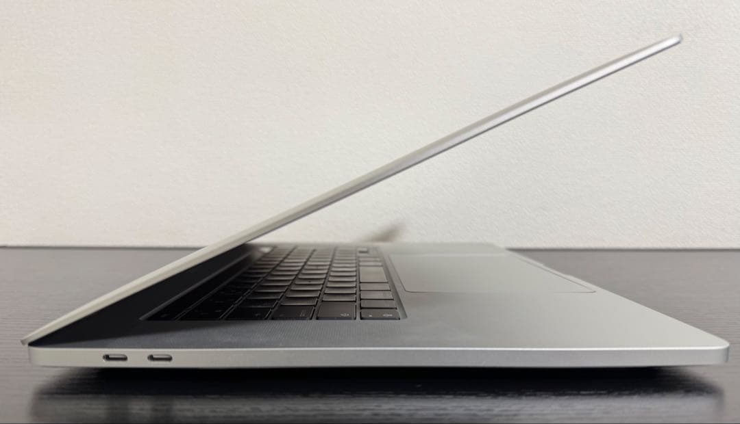 MacBookPro i9 32GB 1TB 充放電98回 バッテリー94%