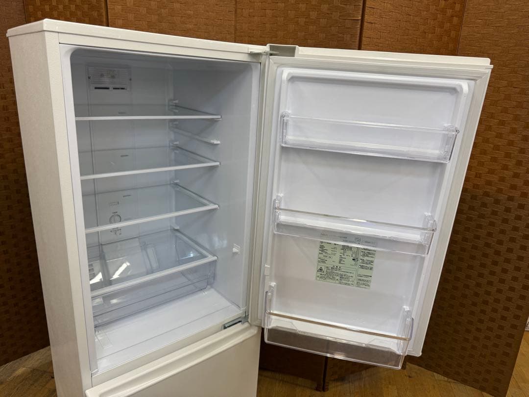 F009 超美品　AQUA ２ドア　冷蔵庫　201L 2022年　右開き
