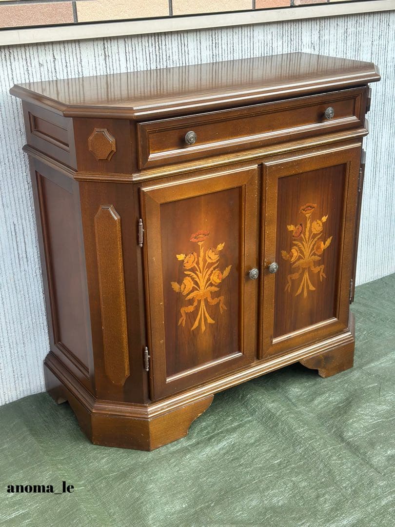 5010【サイドボード】イタリア　木製　象嵌細工　収納棚　飾り台　ヴィンテージ◎