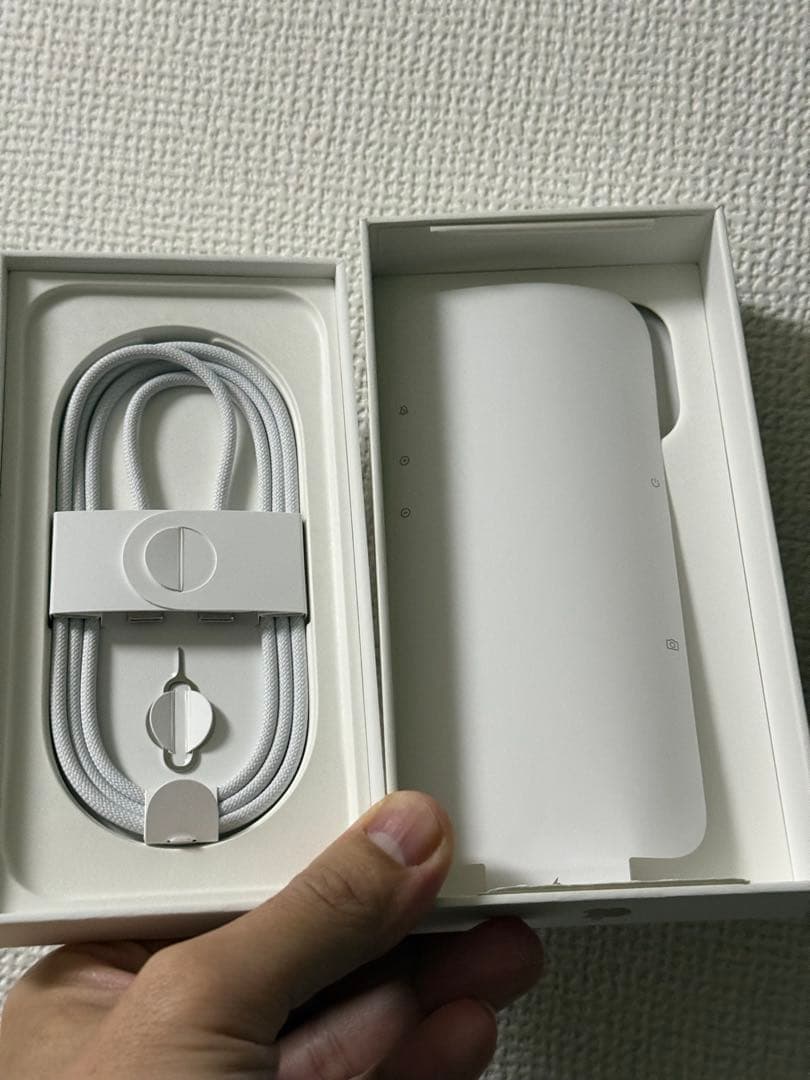 Apple iPhone 16 Pro デザートチタニウム 本体　256GB