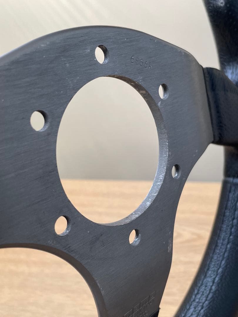 MOMO race 32πモモステアリングハンドル