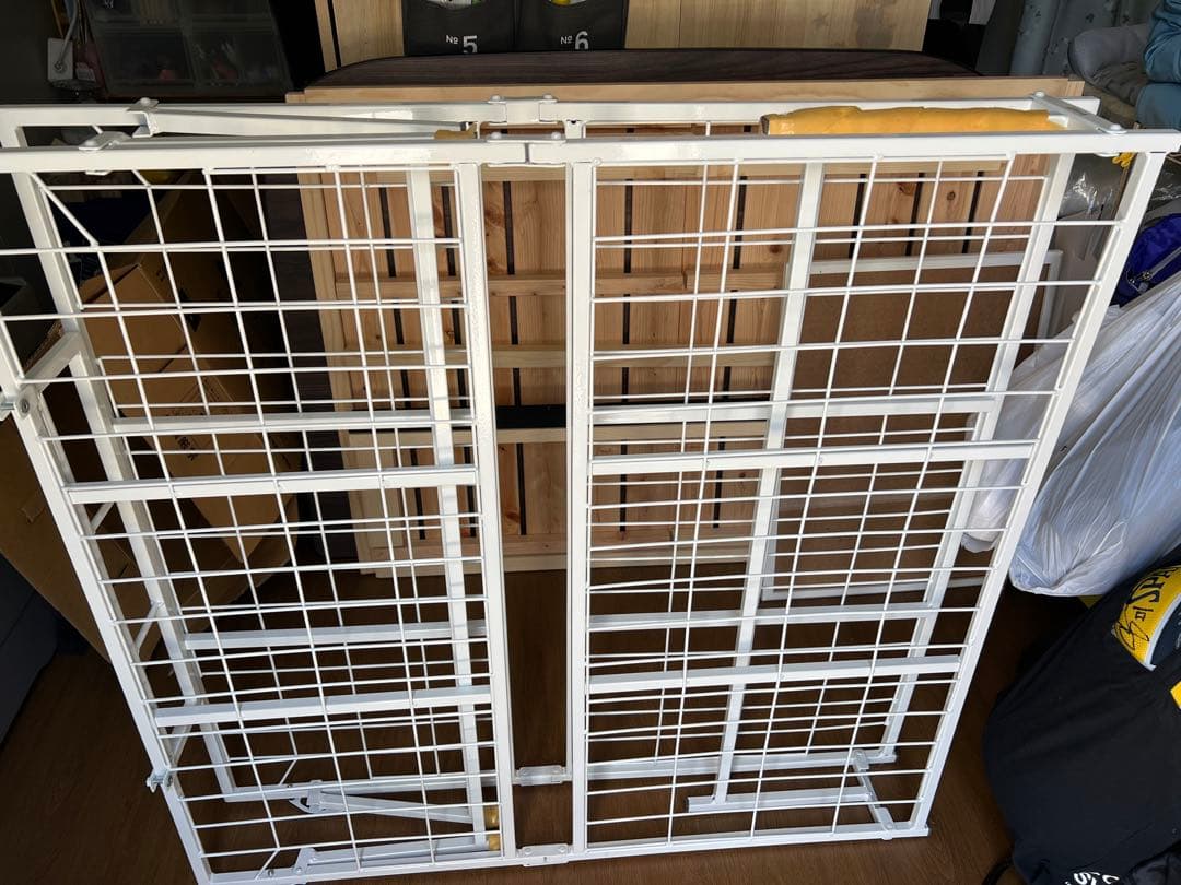 頑丈スチール折りたたみベッド 四角 シングル200kgホワイト値下げ中！