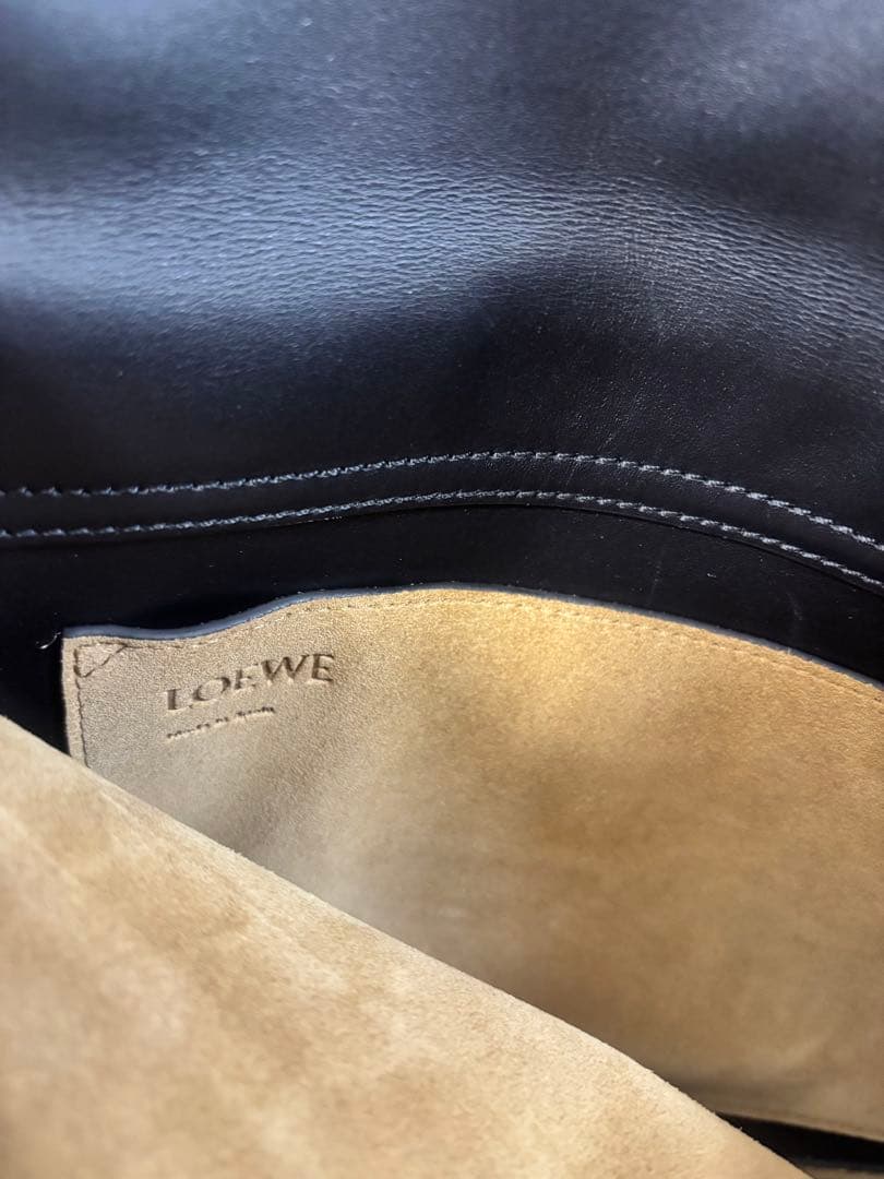 LOEWE（ロエベ）のショルダーバッグ／クラッチタイプ ・黒レザー　メンズ